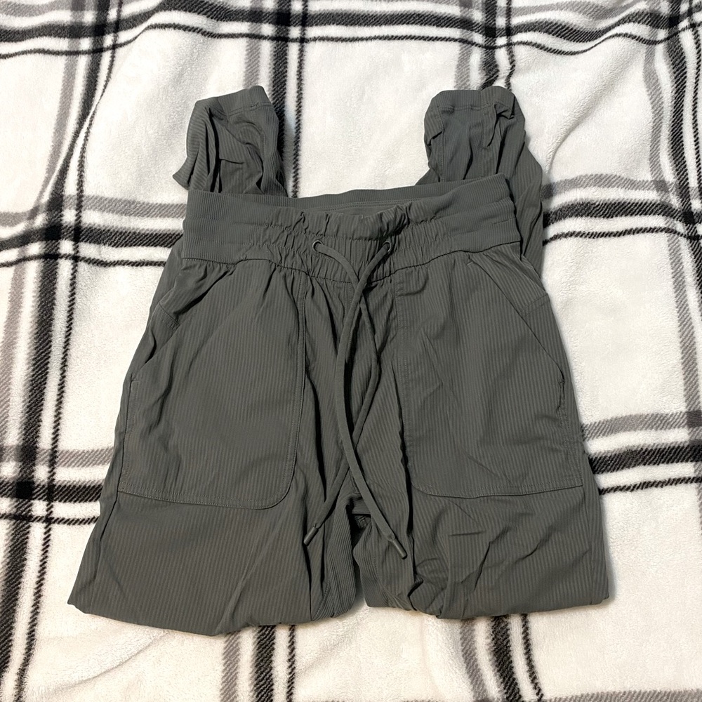 lululemon beyond the studio crop